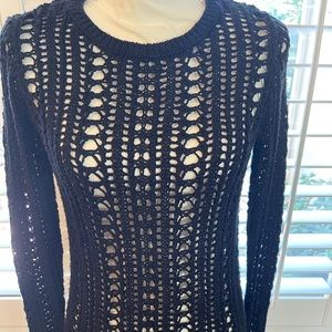 HOLLISTER BLACK SWEATER